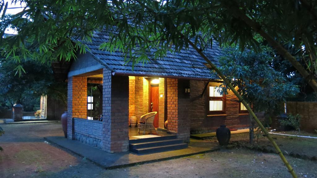 Clayfingers Art Cottage Thrissur Phòng bức ảnh